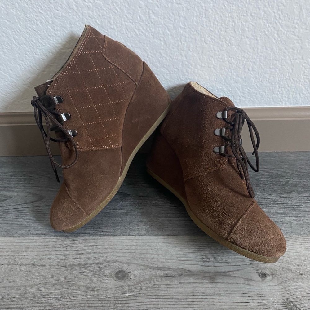 TOMS Ankle Booties Suede Wedge Shoes Brown Shearling  Lined 9